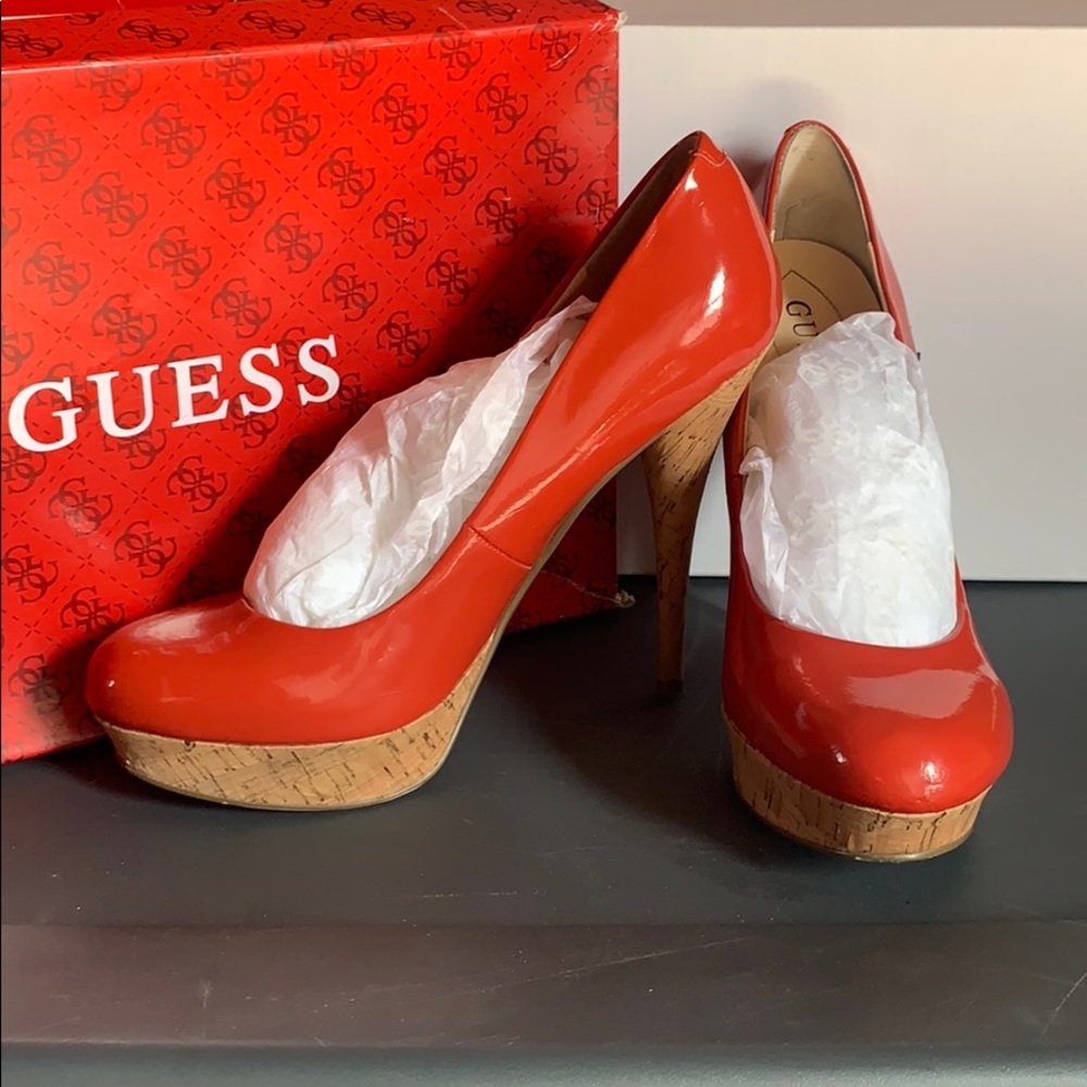 GUESS Coral/Red-Orange Patent Leather Cork Pumps